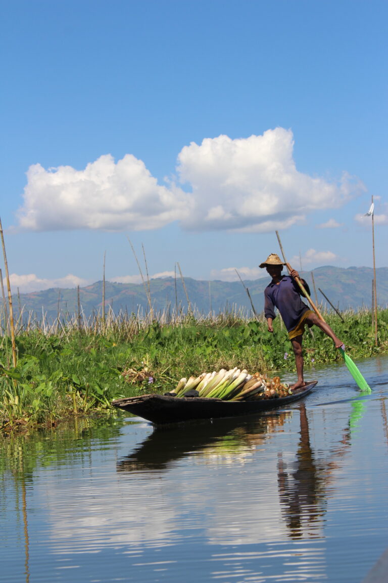 Người chèo thuyền sông Inle