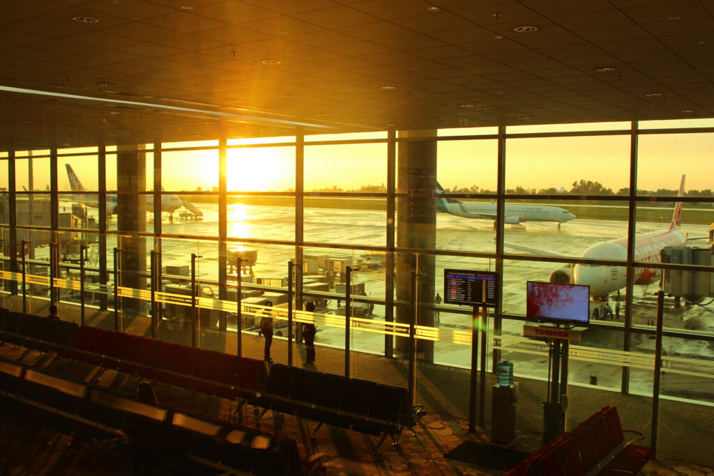 Hoàng hôn ở sân bay Yangon
